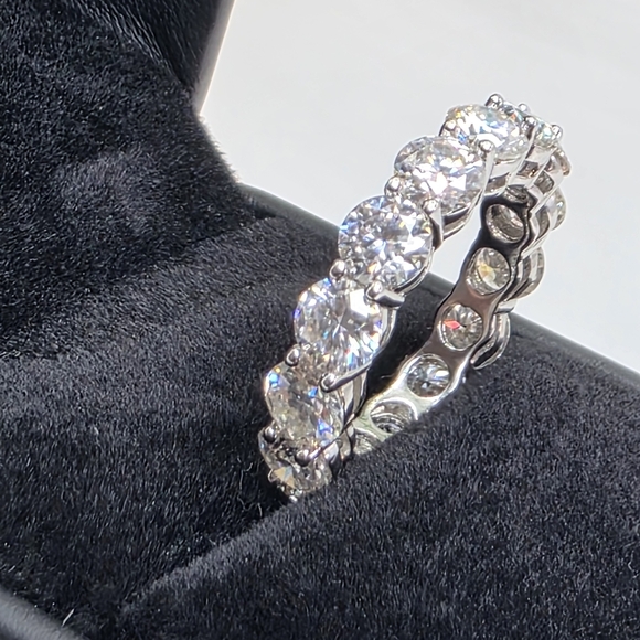 💎 7.5 Ct Moissanite Eternity Band – Elegant Sparkle - Picture 2 of 6